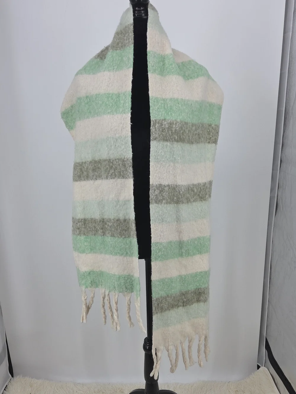 American Eagle Outfitters Mint Green and Cream Knit Scarf with Fringe